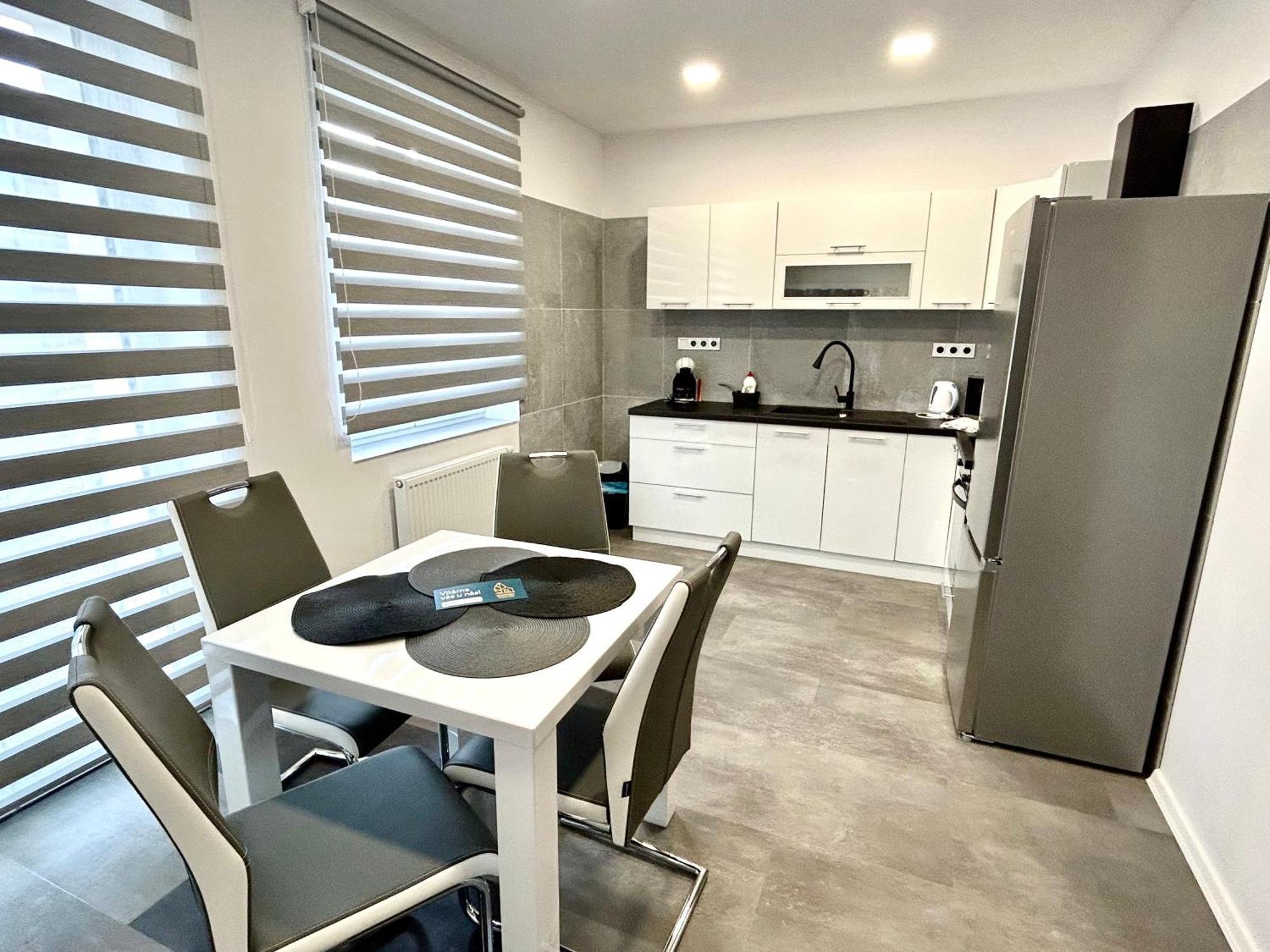 Apartmany Premium Se Soukromym Parkovanim Česká Lípa Exterior foto
